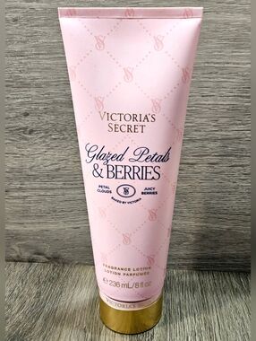 Victoria's Secret Glazed Petals & Berries Body Lotion 8oz NEW Msrp $20 Sold Out